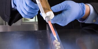Use one-part epoxy glue to repair materials such as metal and stainless steel.
