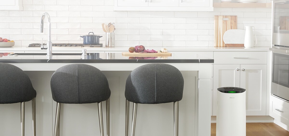 picture of a bright, clean kitchen
