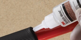 3M cyanoacrylate glue products have many uses, including gasket bonding and jewellery assembly.
