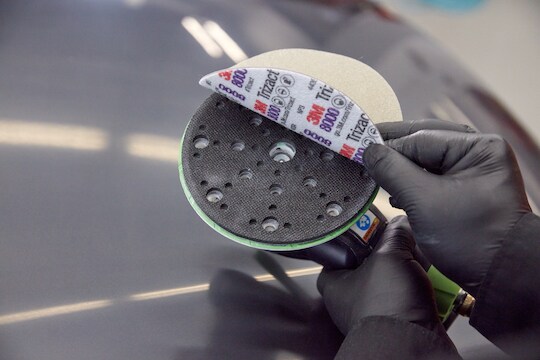 Close-up of the extremely fine 3M™ Trizact™ 8000 grade adhesive disc