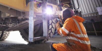 Learn the myriad ways to use 3M products for heavy machinery industry applications
