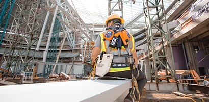 Construction worker wearing a 3M™ Safety Harness.
